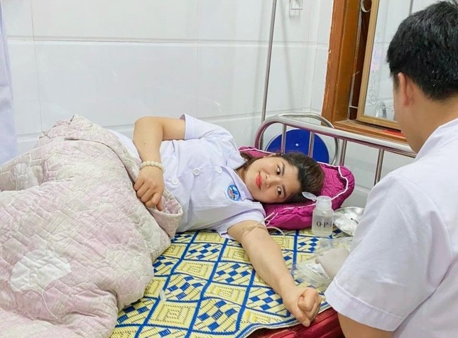 6 nhân viên y tế hiến máu cứu sản phụ qua cơn nguy kịch ảnh 2