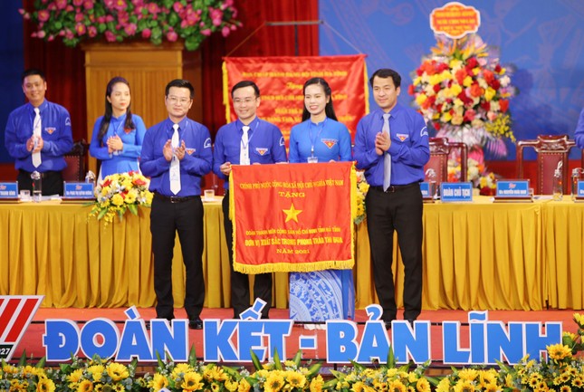 Đoàn TNCS Hồ Chí Minh tỉnh Hà Tĩnh nhận cờ thi đua của Thủ tướng Chính phủ ảnh 6