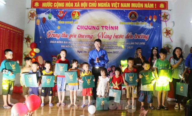 Trung thu yêu thương – Nâng bước em đến trường ảnh 7