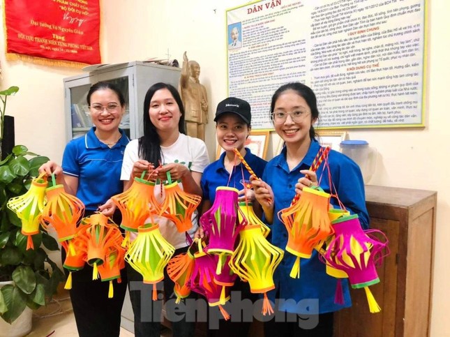 Tuổi trẻ Nghệ An vui Trung thu ấm áp cho thiếu nhi ảnh 4