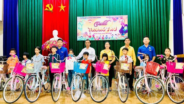 Mang Trung thu yêu thương đến thiếu nhi vùng tái định cư ảnh 10