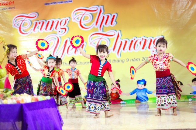 Mang Trung thu yêu thương đến thiếu nhi vùng tái định cư ảnh 4