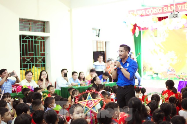 Mang Trung thu yêu thương đến thiếu nhi vùng tái định cư ảnh 7