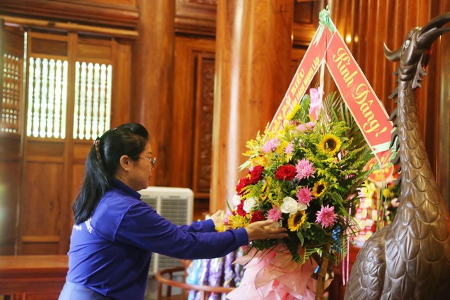 Tuổi trẻ Việt Nam - Lào dâng hương tưởng niệm Chủ tịch Hồ Chí Minh và các anh hùng, liệt sĩ ảnh 3