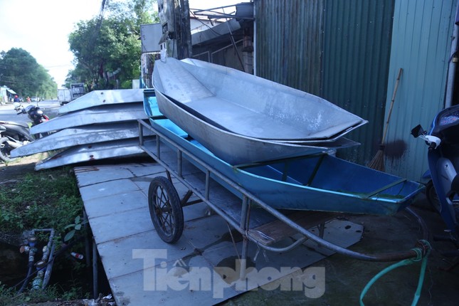 Làng gò thuyền tôn tất bật những ngày mưa lũ ảnh 9