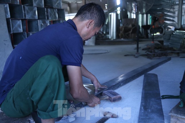 Làng gò thuyền tôn tất bật những ngày mưa lũ ảnh 4