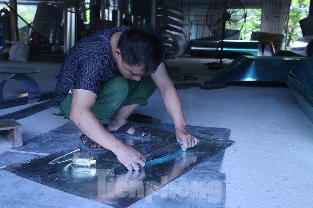 Làng gò thuyền tôn tất bật những ngày mưa lũ ảnh 8