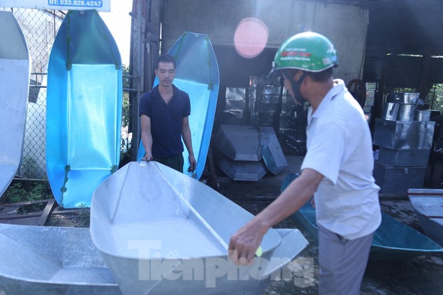 Làng gò thuyền tôn tất bật những ngày mưa lũ ảnh 10