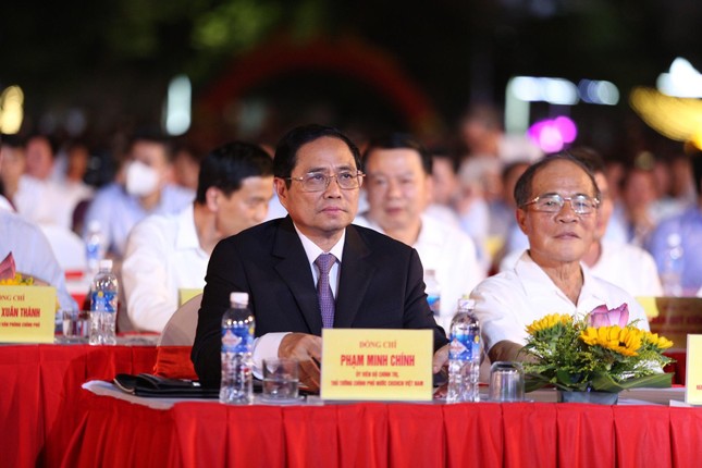 Thủ tướng dự Lễ kỷ niệm 65 năm ngày Bác Hồ về thăm Hà Tĩnh ảnh 1
