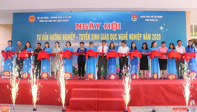 Sôi động ngày hội Tư vấn Hướng nghiệp – Tuyển sinh Giáo dục nghề nghiệp ảnh 2