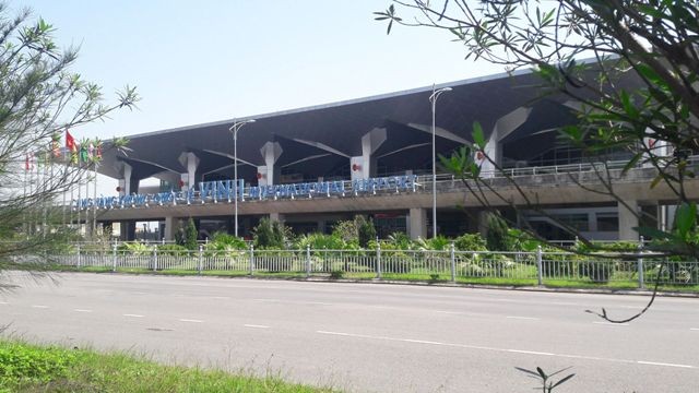 Nam thanh niên đã vượt rào tiếp cận máy bay trong 11 giây ảnh 3