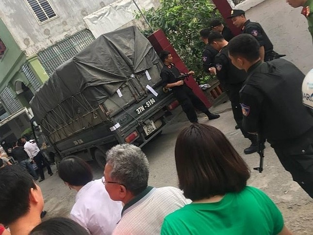 Cận cảnh cả trăm chiến sĩ công an mang súng khám xét, thu giữ 6 tạ ma túy ảnh 2