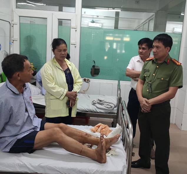 Công an viên bị nam thanh niên cầm dao chém đứt gân chân ảnh 3