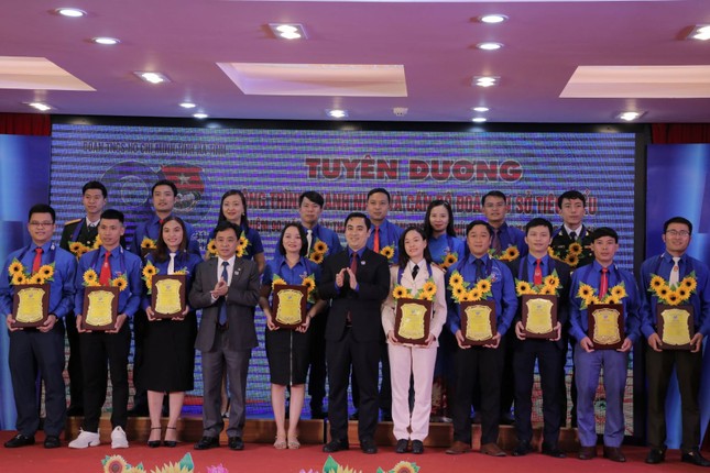 Hà Tĩnh: Tuyên dương 18 công trình thanh niên và cán bộ Đoàn tiêu biểu ảnh 6