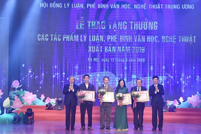 Trao 15 giải thưởng phê bình, lí luận văn học nghệ thuật năm 2019 ảnh 3