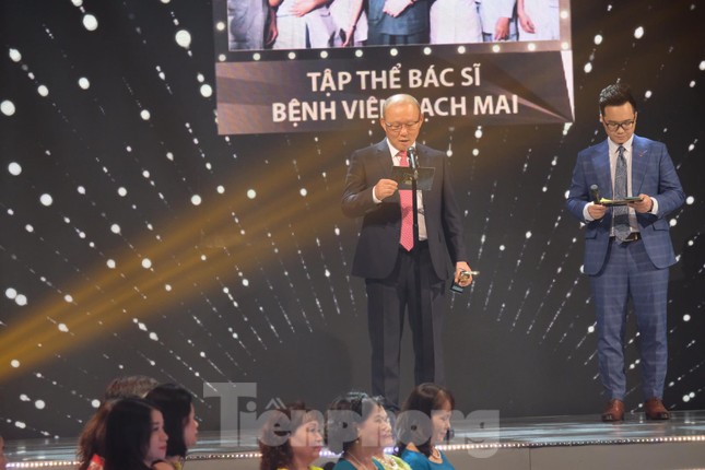 VTV Awards: ‘Hoa hồng trên ngực trái’ thắng, Xuân Nghị-Hồng Diễm ẵm giải diễn xuất ảnh 8