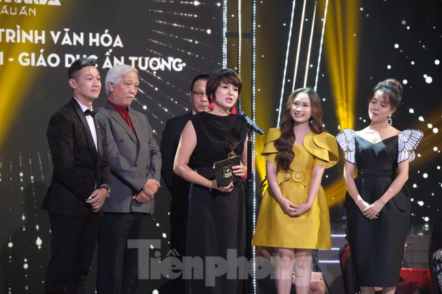 VTV Awards: ‘Hoa hồng trên ngực trái’ thắng, Xuân Nghị-Hồng Diễm ẵm giải diễn xuất ảnh 9