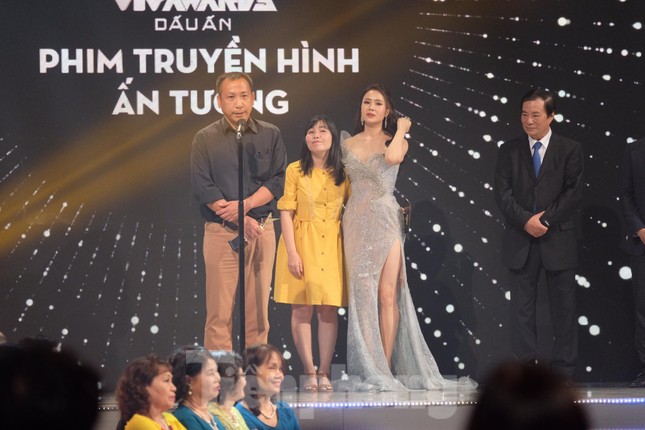 VTV Awards: ‘Hoa hồng trên ngực trái’ thắng, Xuân Nghị-Hồng Diễm ẵm giải diễn xuất ảnh 2