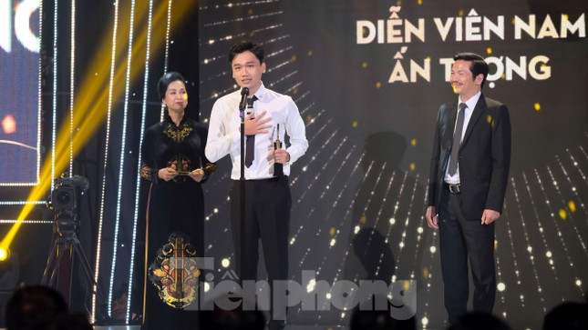 Vì đâu Xuân Nghị lần đầu đóng vai chính đã ẵm giải VTV Awards? ảnh 3