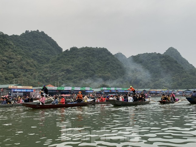 Lễ hội Chùa Hương: Tạm dừng hoạt động, cắt cử chốt chặn ở các ngả đường ảnh 1