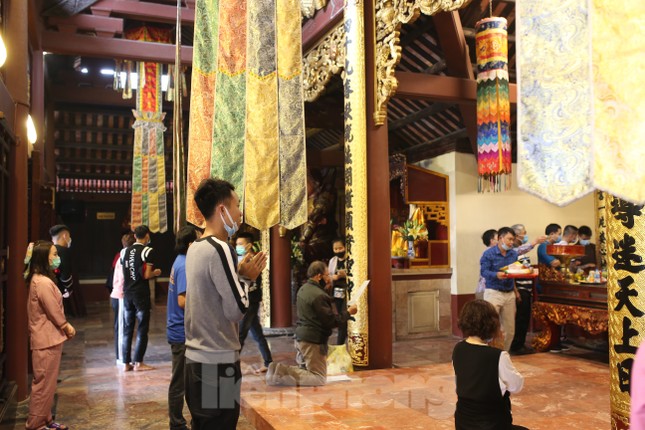 Khoảng hơn vạn người trẩy hội chùa Hương ngày đầu mở cửa ảnh 5