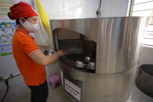 Học sinh đến trường được ăn bán trú ra sao? ảnh 12