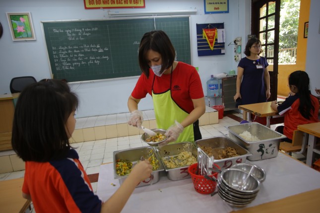 Học sinh đến trường được ăn bán trú ra sao? ảnh 11