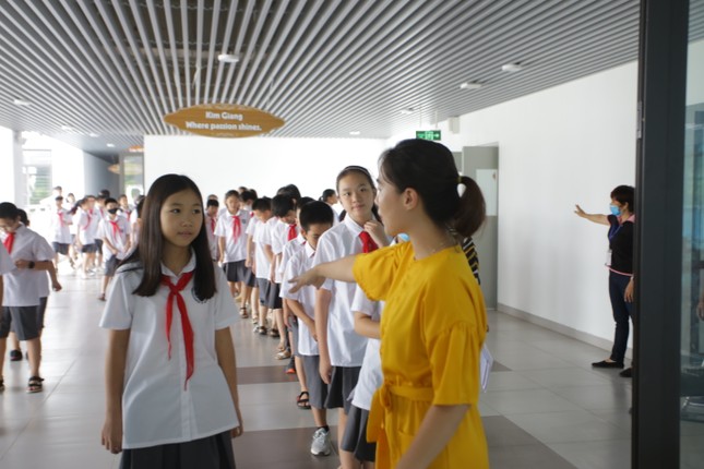 Học sinh đến trường được ăn bán trú ra sao? ảnh 7