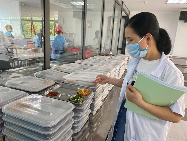 Học sinh đến trường được ăn bán trú ra sao? ảnh 6