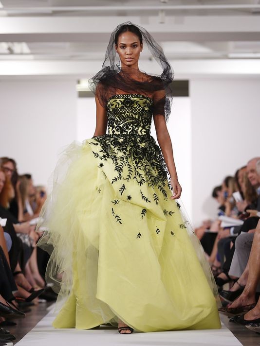 Diện đầm Oscar de la Renta lộng lẫy mùa lễ hội ảnh 8