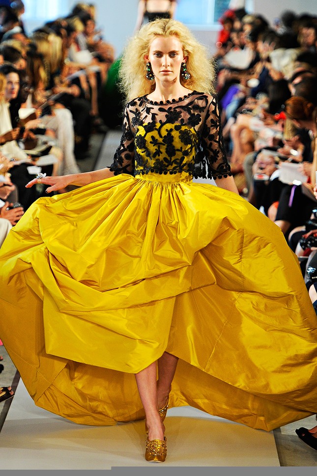 Diện đầm Oscar de la Renta lộng lẫy mùa lễ hội ảnh 4