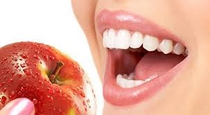 6 cách làm trắng răng tại nhà không cần đến nha sĩ ảnh 1