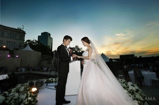 Tài tử điện ảnh xứ Hàn Ahn Jae Wook cưới vợ kém 9 tuổi ảnh 3
