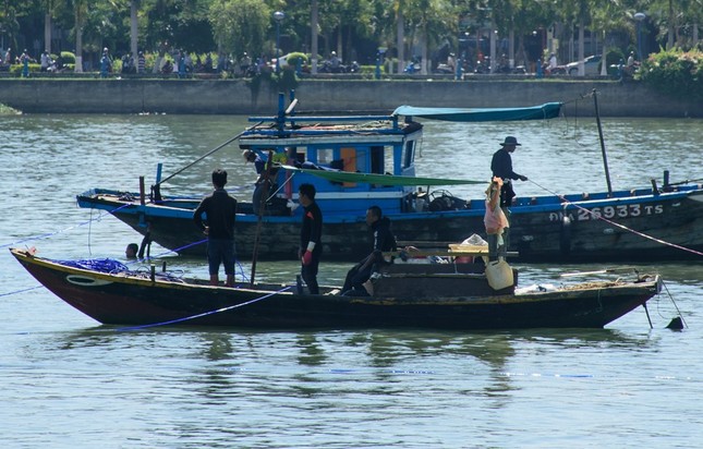 1.000 người quần thảo sông Hàn tìm kiếm 3 nạn nhân mất tích ảnh 6