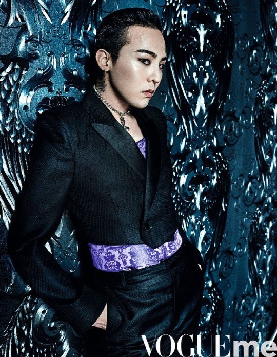 G-Dragon trang điểm đậm, tình tứ bên nàng mẫu gợi cảm Bella Hadid ảnh 6