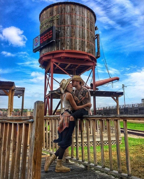 ‘Thiên thần’ Josephine Skriver và bạn trai khoe ảnh du ngoạn ở hang Sơn Đoòng ảnh 11