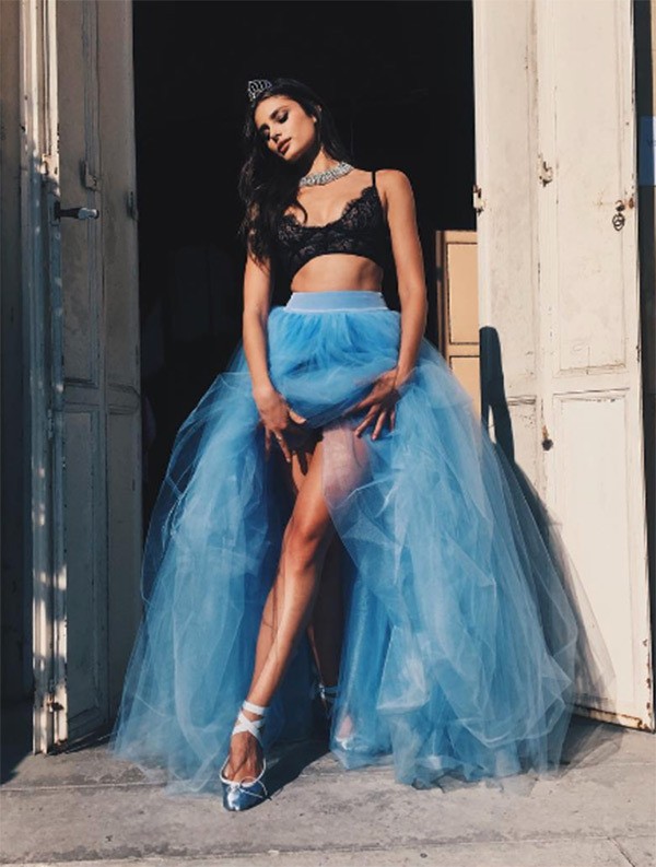 Các 'thiên thần' Victoria's Secret diện nội y lễ hội siêu quyến rũ ảnh 7