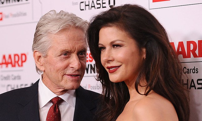 Catherine Zeta-Jones sau 17 năm kết hôn vẫn khiến chồng mê mệt ảnh 4
