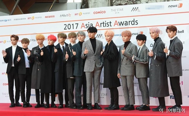 Thảm đỏ 'Asia Artist Awards': Kim Hee Sun lộng lẫy lấn át dàn mỹ nhân trẻ ảnh 5