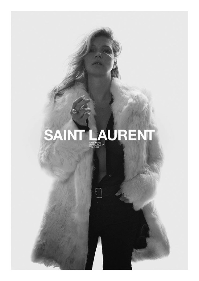 Kate Moss trẻ trung bất ngờ với váy siêu ngắn xẻ sâu gợi cảm ảnh 7