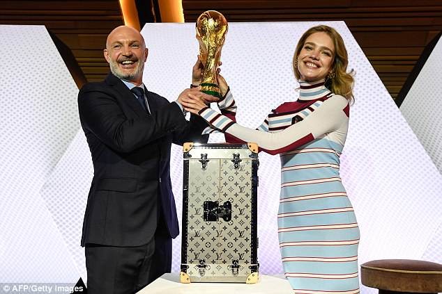Tiết lộ về 'bóng hồng' Nga mở khóa vali đựng cúp vàng World Cup ảnh 3