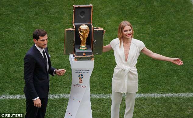 Tiết lộ về 'bóng hồng' Nga mở khóa vali đựng cúp vàng World Cup ảnh 15