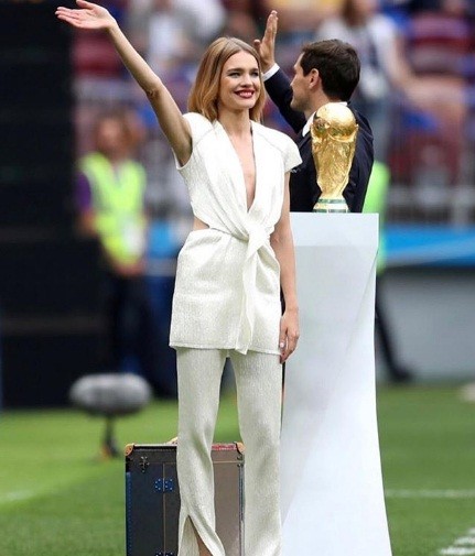 Tiết lộ về 'bóng hồng' Nga mở khóa vali đựng cúp vàng World Cup ảnh 16