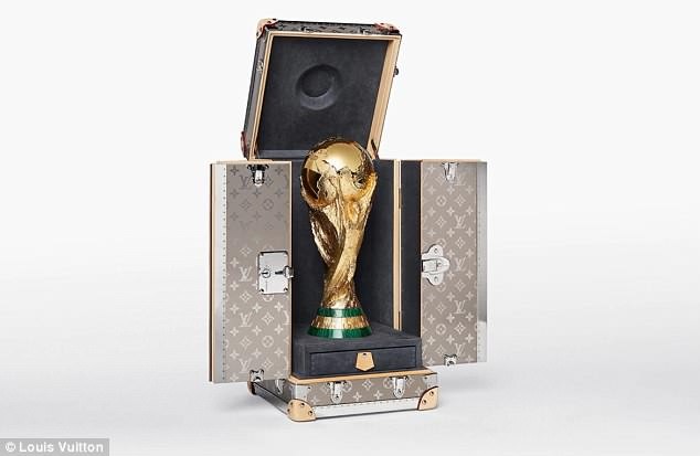 Tiết lộ về 'bóng hồng' Nga mở khóa vali đựng cúp vàng World Cup ảnh 1