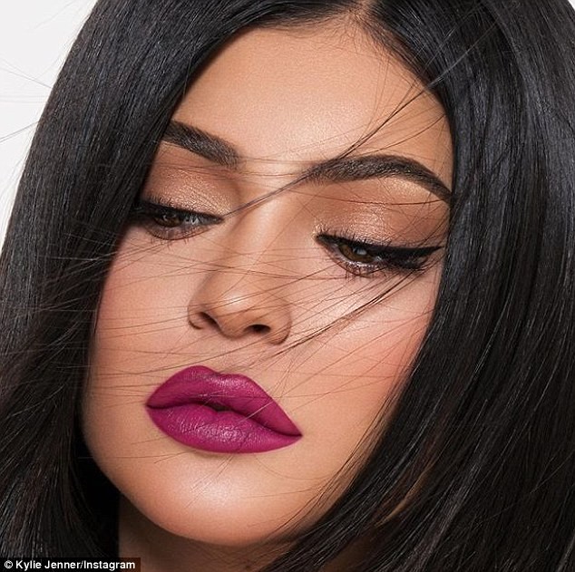 ‘Hot girl môi tều’ nhà Kardashian vẫn quyến rũ dù bỏ filler bơm môi ảnh 5