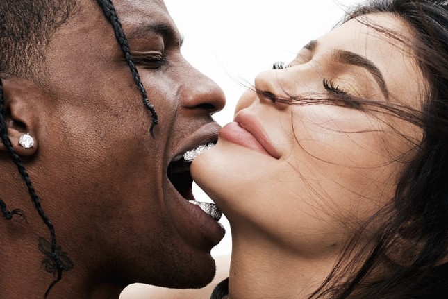 'Phát sốt' khoảnh khắc táo bạo của em út Kim Kardashian bên bạn trai ảnh 3
