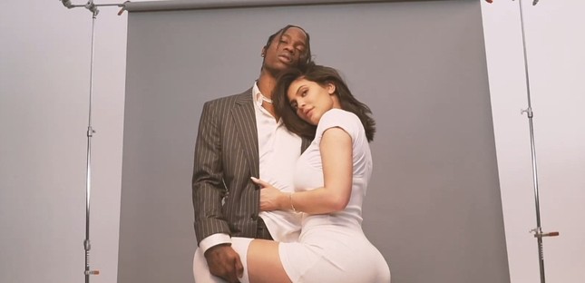'Phát sốt' khoảnh khắc táo bạo của em út Kim Kardashian bên bạn trai ảnh 14
