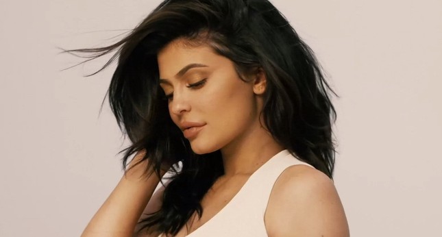 'Phát sốt' khoảnh khắc táo bạo của em út Kim Kardashian bên bạn trai ảnh 12