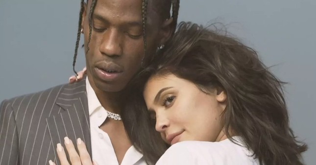 'Phát sốt' khoảnh khắc táo bạo của em út Kim Kardashian bên bạn trai ảnh 13