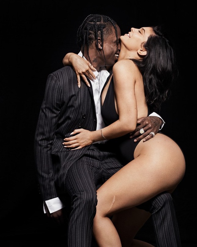 'Phát sốt' khoảnh khắc táo bạo của em út Kim Kardashian bên bạn trai ảnh 11